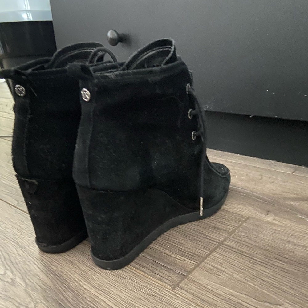 Michael Kors Women's Suede Leather 8 size, heels. - Picture 4 of 6